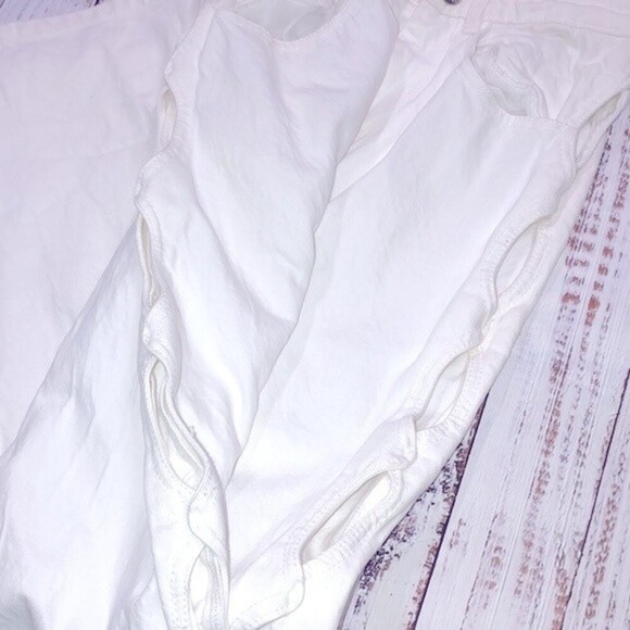 Zara bloggers favorite white high rise jeans with side leg cutout size 2 - Picture 11 of 16